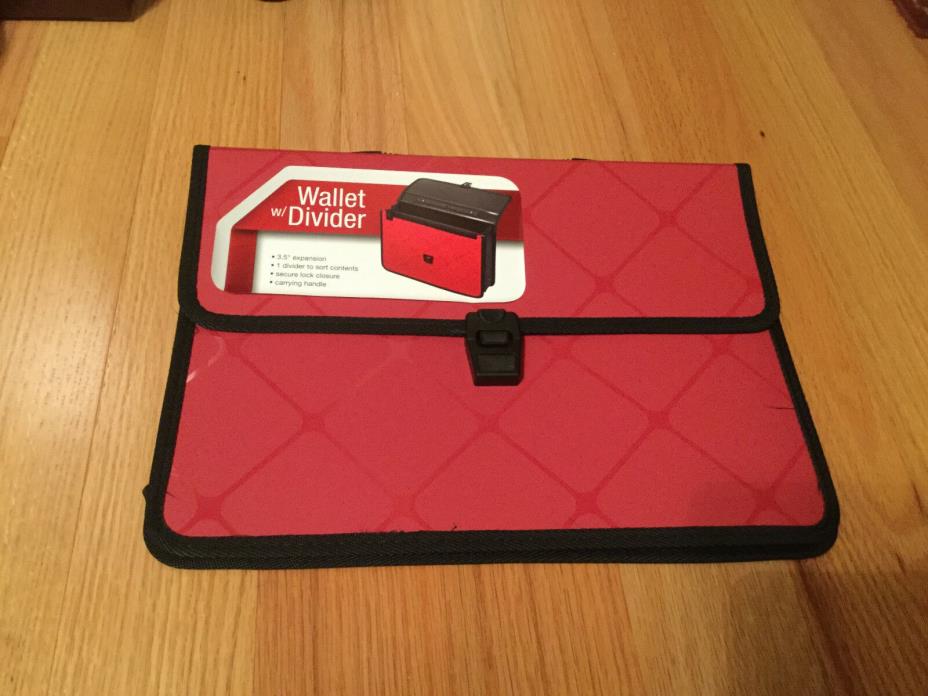 Wallet with Divider, 3.5 expansion, 13 x 9.5, lock and handle, red or green