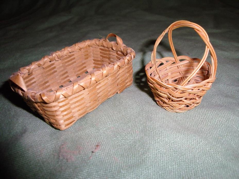 (2739) 2 miniature Homemade baskets 3x2x1