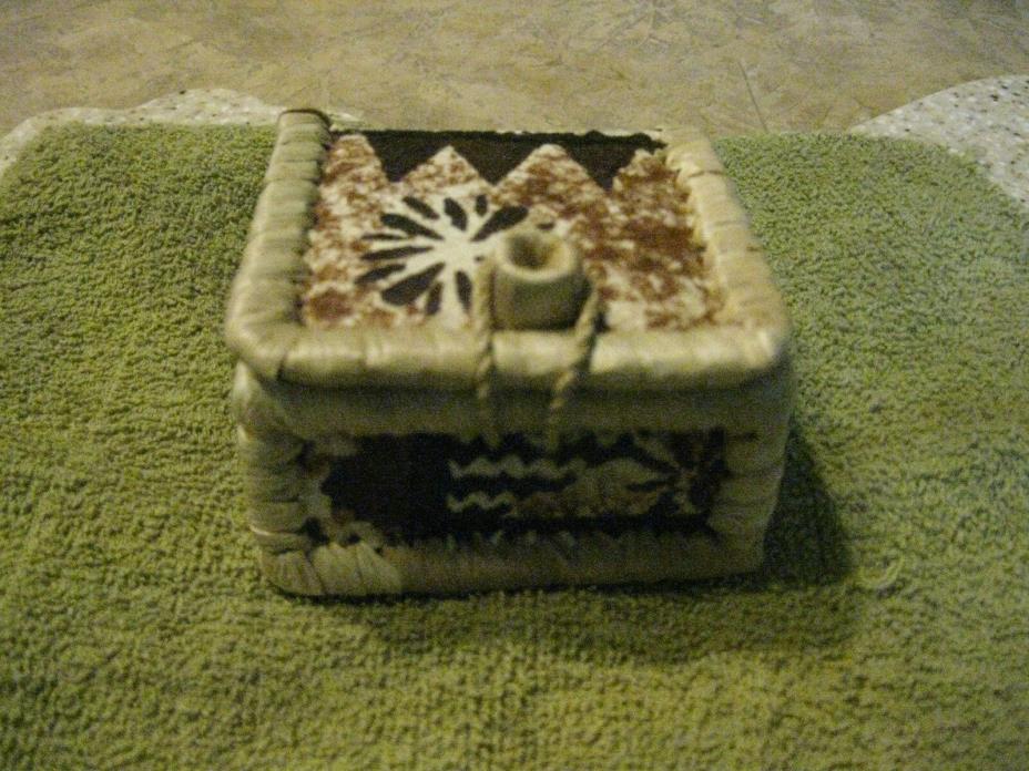 Straw Wooven Box with pattern