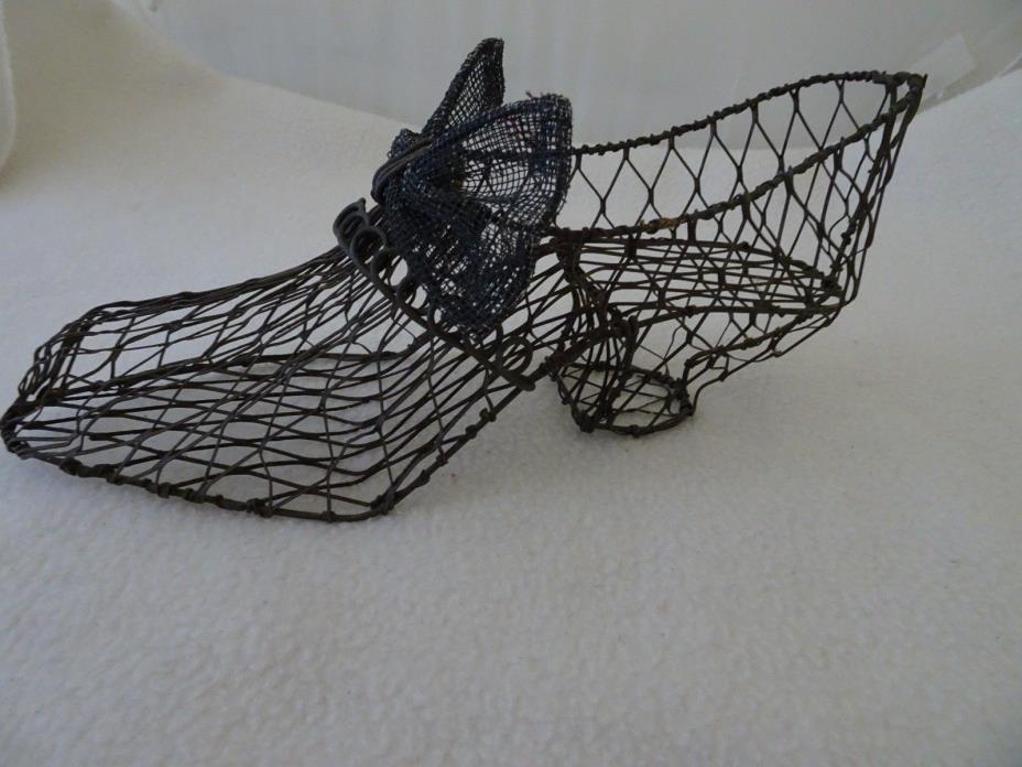 VINTAGE SHOE SHAPED CHICKEN WIRE DECOR-9