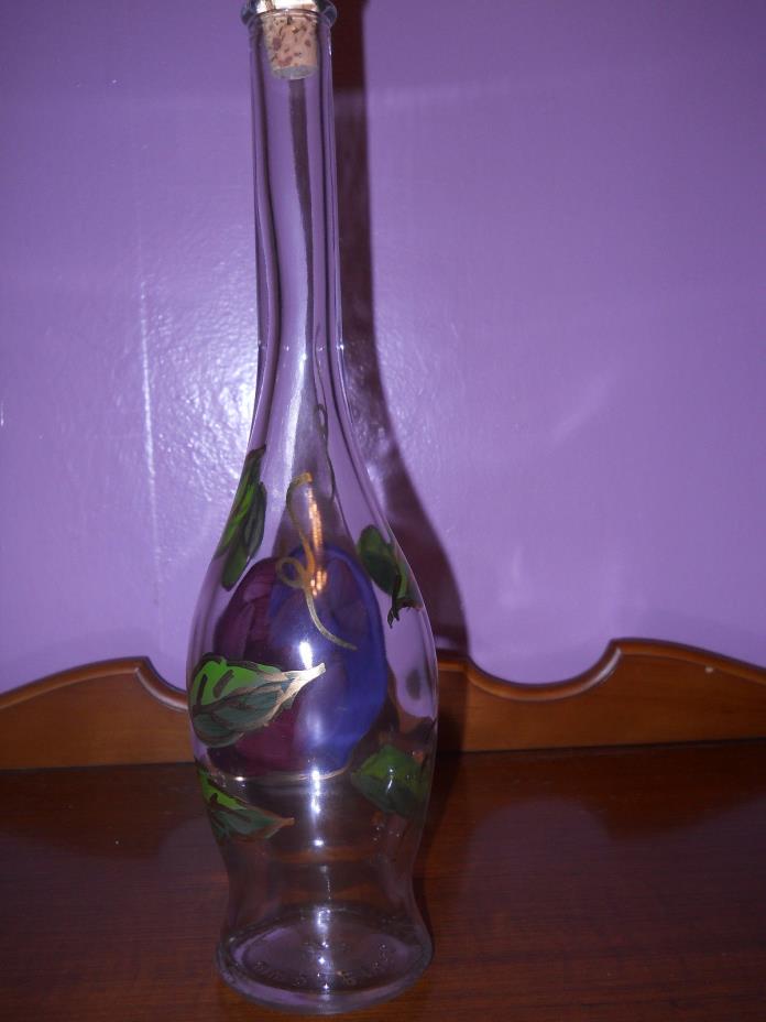 ELEGANT HAND-PAINTED ITALIAN WINE BOTTLE