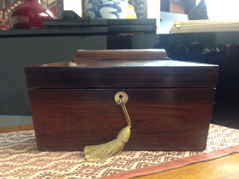 LATE GEORGIAN OR EARLY VICTORIAN ROSEWOOD TEA CADDY