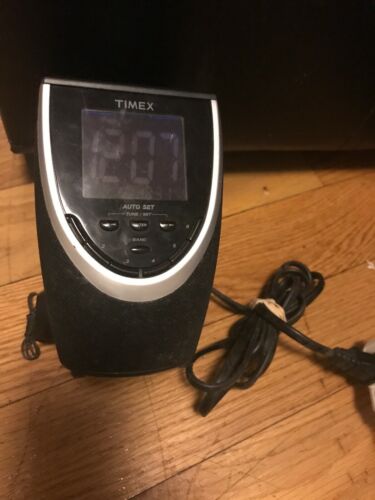 Timex (T313B) Black Auto-Set Dual Alarm AM/FM Clock Radio Preset Tuning LCD