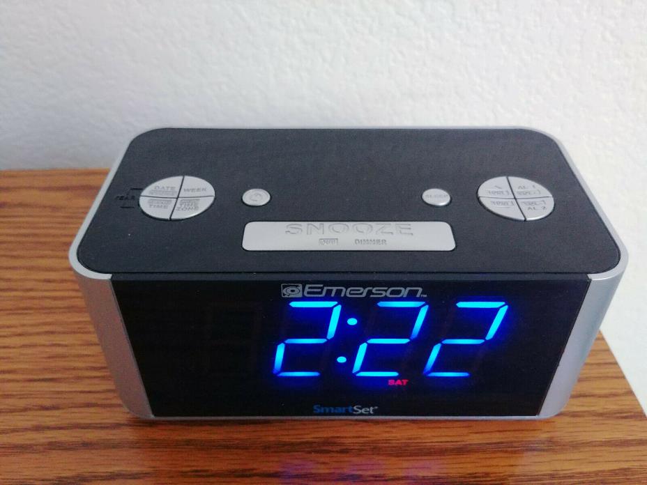 Emerson CKS1708 Smart Set Radio Alarm Clock