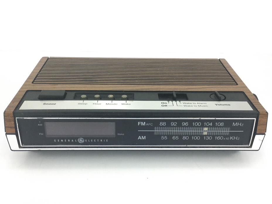 Vintage General Electric 7-4630D Digital Alarm Clock Radio