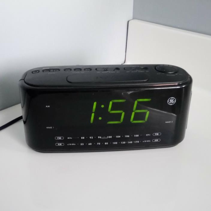 GE 7-4852A Dual Alarm Large Digital LED Display -  AM/FM Alarm Clock Radio - M4