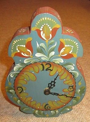 HAND PAINTED TOLE FOLK ART WOODEN SHELF CLOCK BATTERY OPERATED