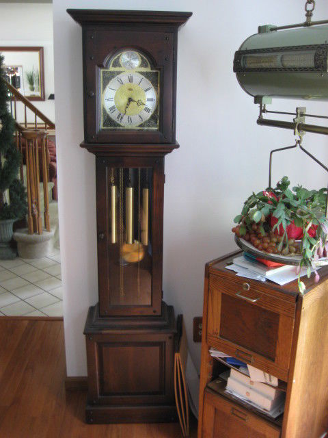 Dark color Grandfather Grandmother Clock Ridgeway Westminster Chimes runs great