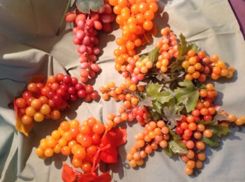 L@@K NICE VINTAGE SELECTION GRAPE CLUSTERS AND CANDLE RING KITCHEN TABLE FRUIT