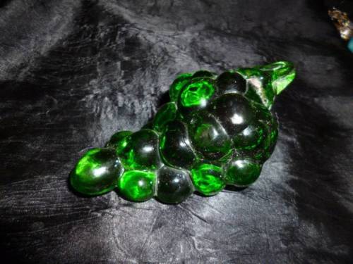 Retro Vintage Modern Solid Art Glass Cluster of Green Grapes