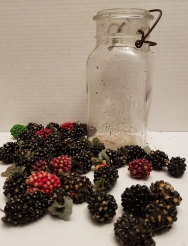 11.9.1) Vtg Presto Quart Jar w/ Handmade blackberries made from corn kernels