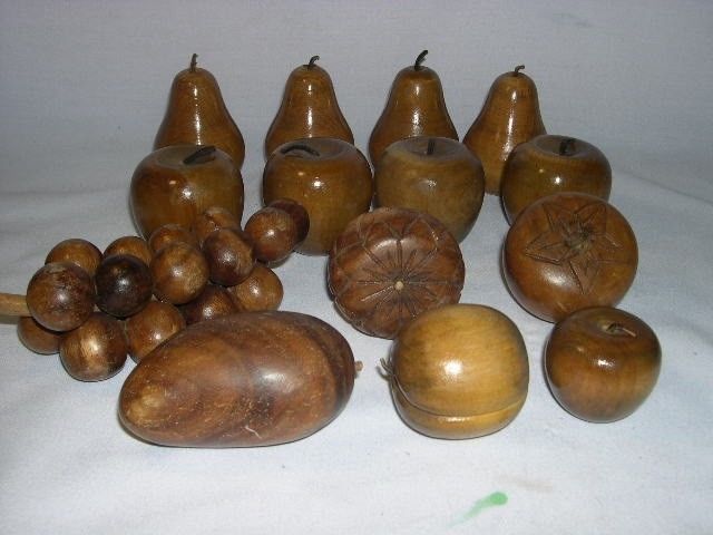 (14)  VARIETY BAG OF WOODEN  FAUX  DECORATIVE FRUIT