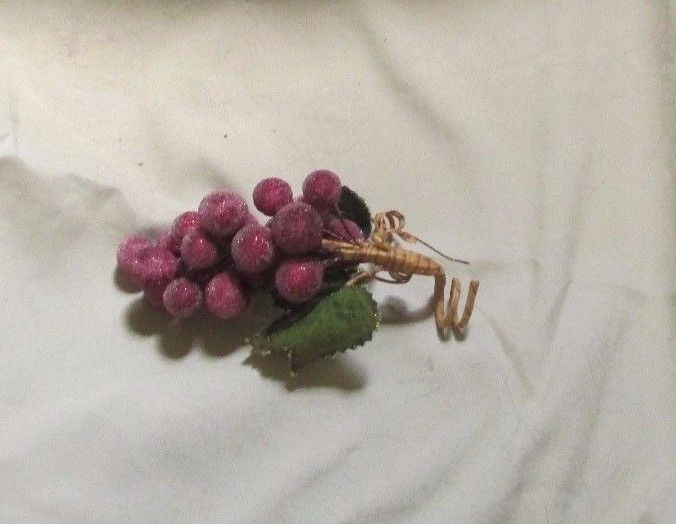 ARTIFICIAL GRAPES-ABOUT 7 INCHES LONG