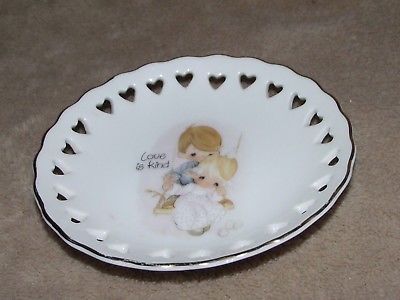 Precious Moments 1978 Jonathan & David Enesco gold trim heart Love is Kind plate