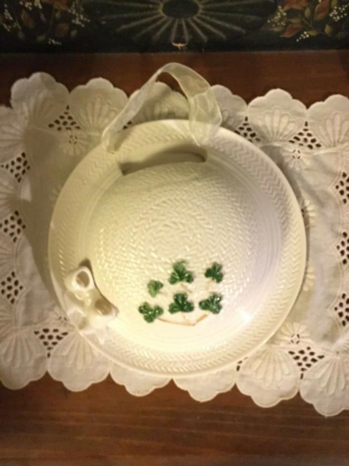 Porcelain Wall/Hanging White Hat W/Bow And Green Shamrocks