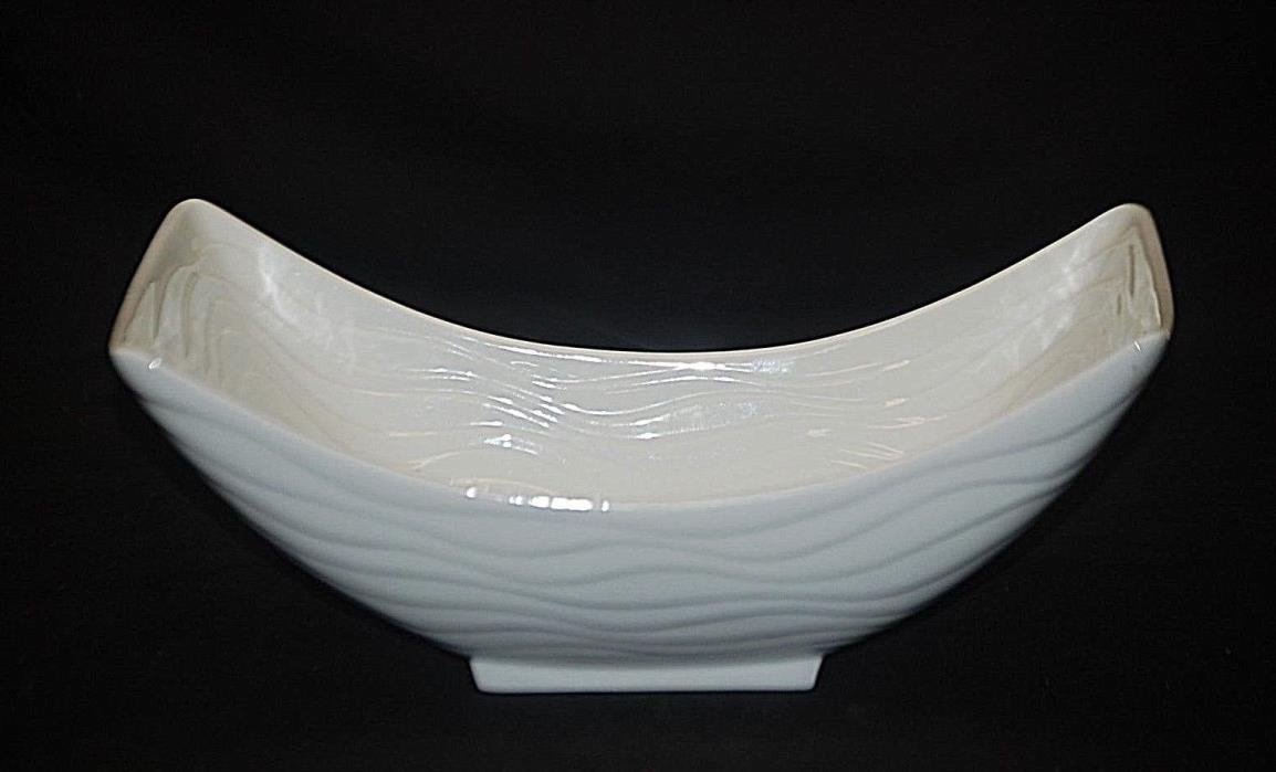 Classic Style Imperial Wavy White Ceramic Serving Bowl Centerpiece Decorative