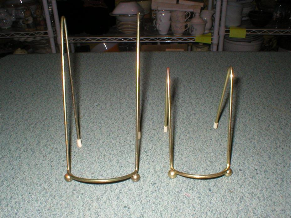 2 Vintage Gold Tone Easels Steel Wire Bowl Plate Display Stands Front Ball Feet