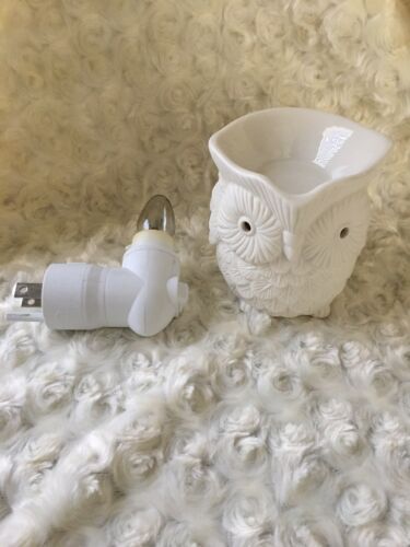 SCENTSY Whoot Plug in warmer Night light - white Owl, NEW in box