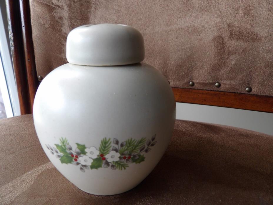 Pfaltzgraff Potpourri Jar with Lid  Christmas Heirloom USA great condition