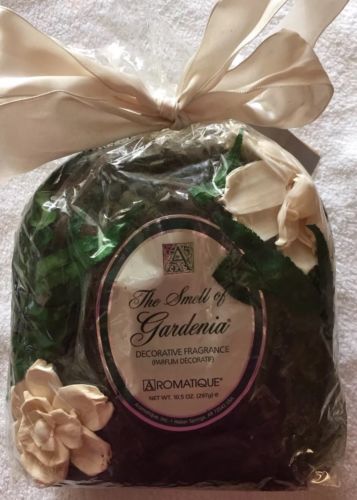 Aromatique THE SMELL Of GARDENIA 10.5 oz Decorative Home Fragrance.