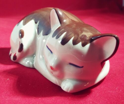 Vintage Takahashi SLEEPING CAT kitten Ceramic Potpourri Pomander Sachet Japan