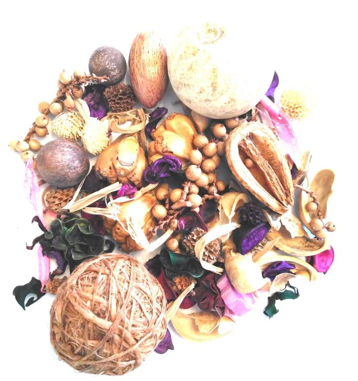 Sandalwood and Musk Scented Potpourri Blend