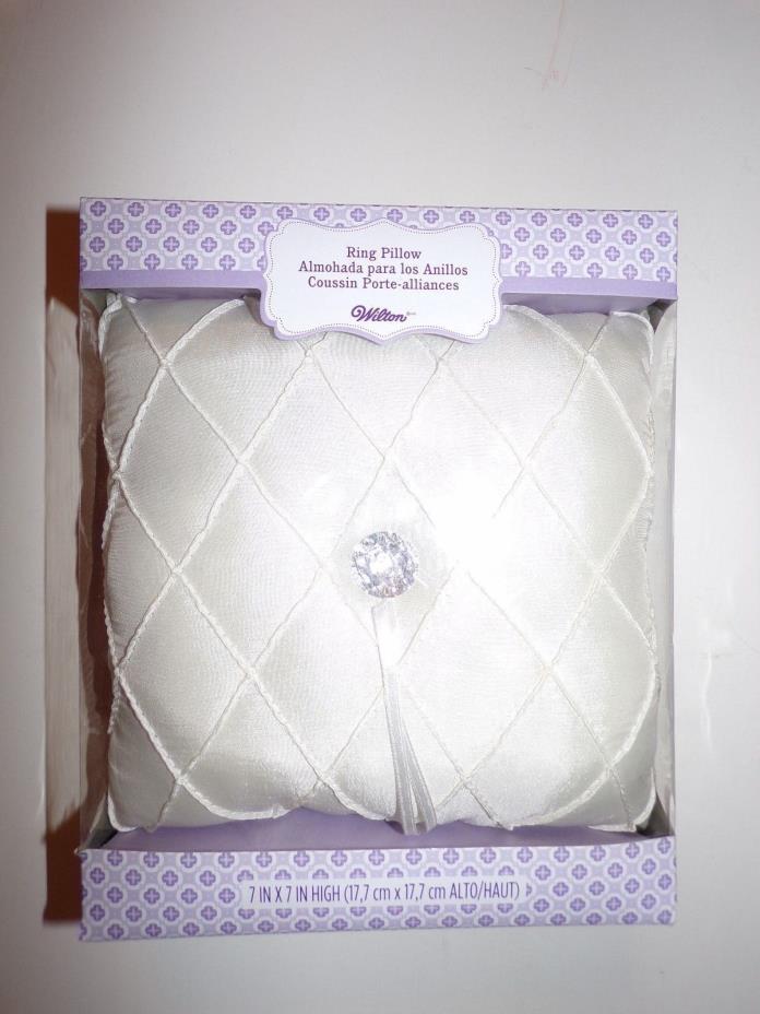 Wilton Wedding Ring Pillow square 7