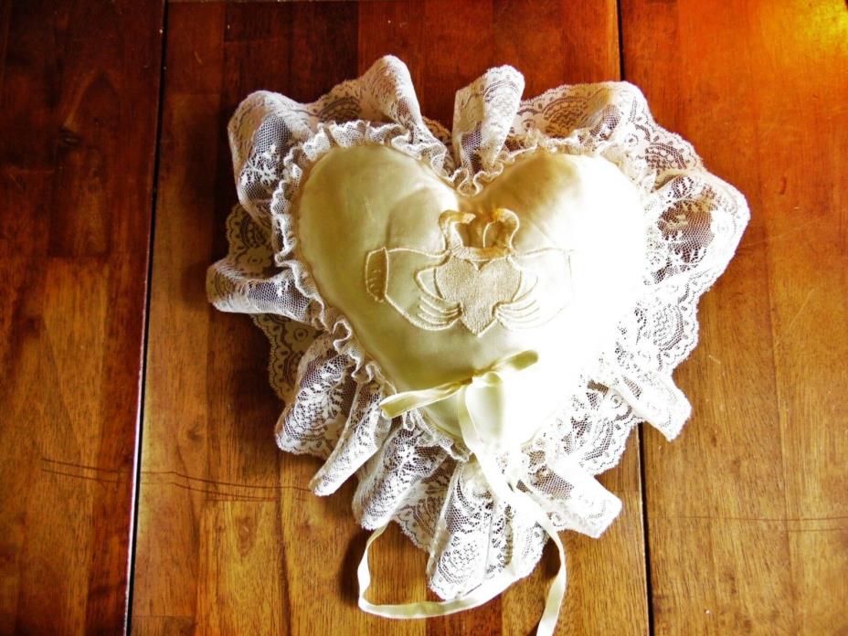 1  USED WEDDING RING BEARER SATIN PILLOW IVORY W/LACE HEART SHAPE IRISH