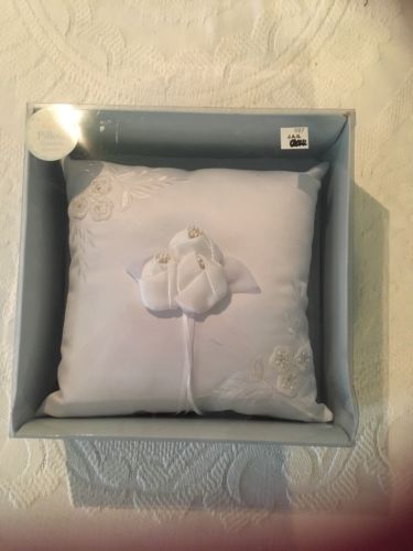 Victoria Lynn Pillow For Wedding Ring bearer. Almohada Coussin
