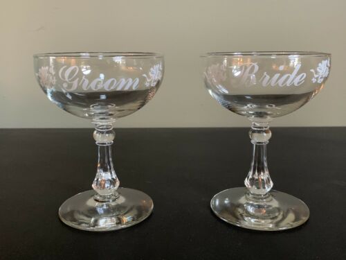 Vintage Bride Groom Wedding Toast Champagne Glasses 4 5/8” tall Wedding Bells