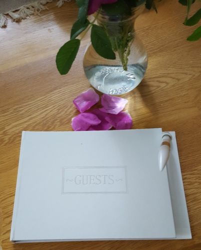 NEW IN BOX ??  WEDDING GUEST BOOK WITH PEN ??  8.25