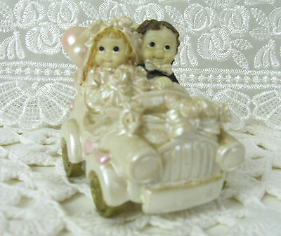 Bride & Groom in Car w/ Balloons Wedding Name Card Holder Vintage Resin 3