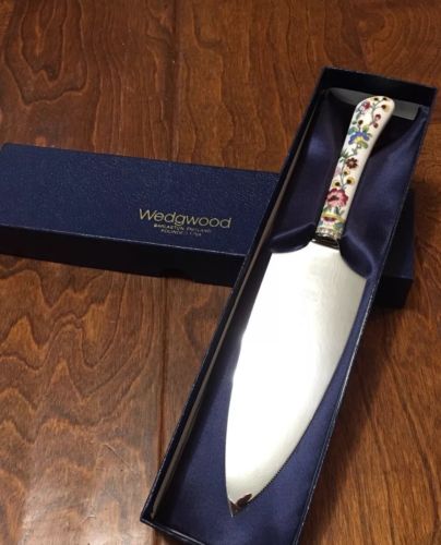 Wedgewood Boxed Broad Pie Server Serrated edge Floral Ceramic Handle England