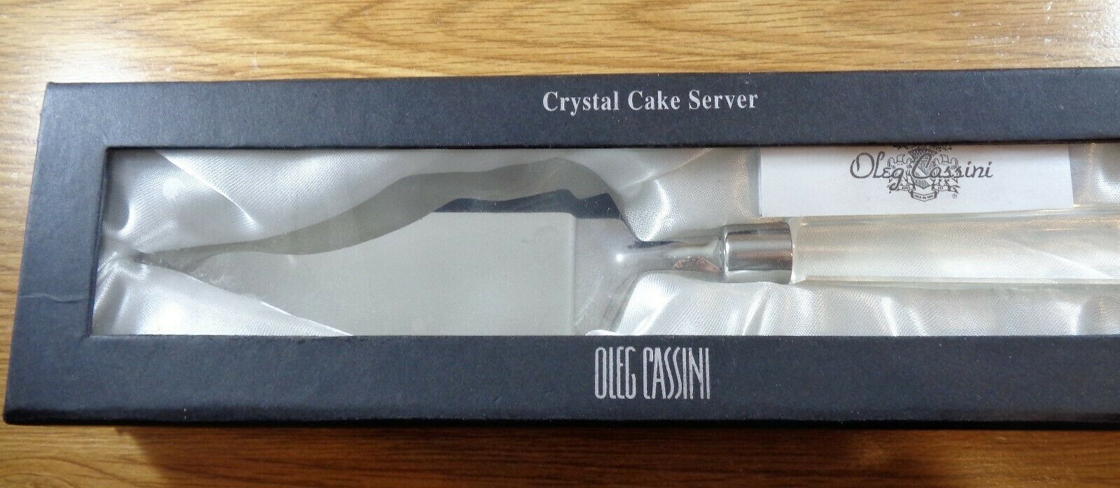 Oleg Cassini CRYSTAL CAKE SERVER