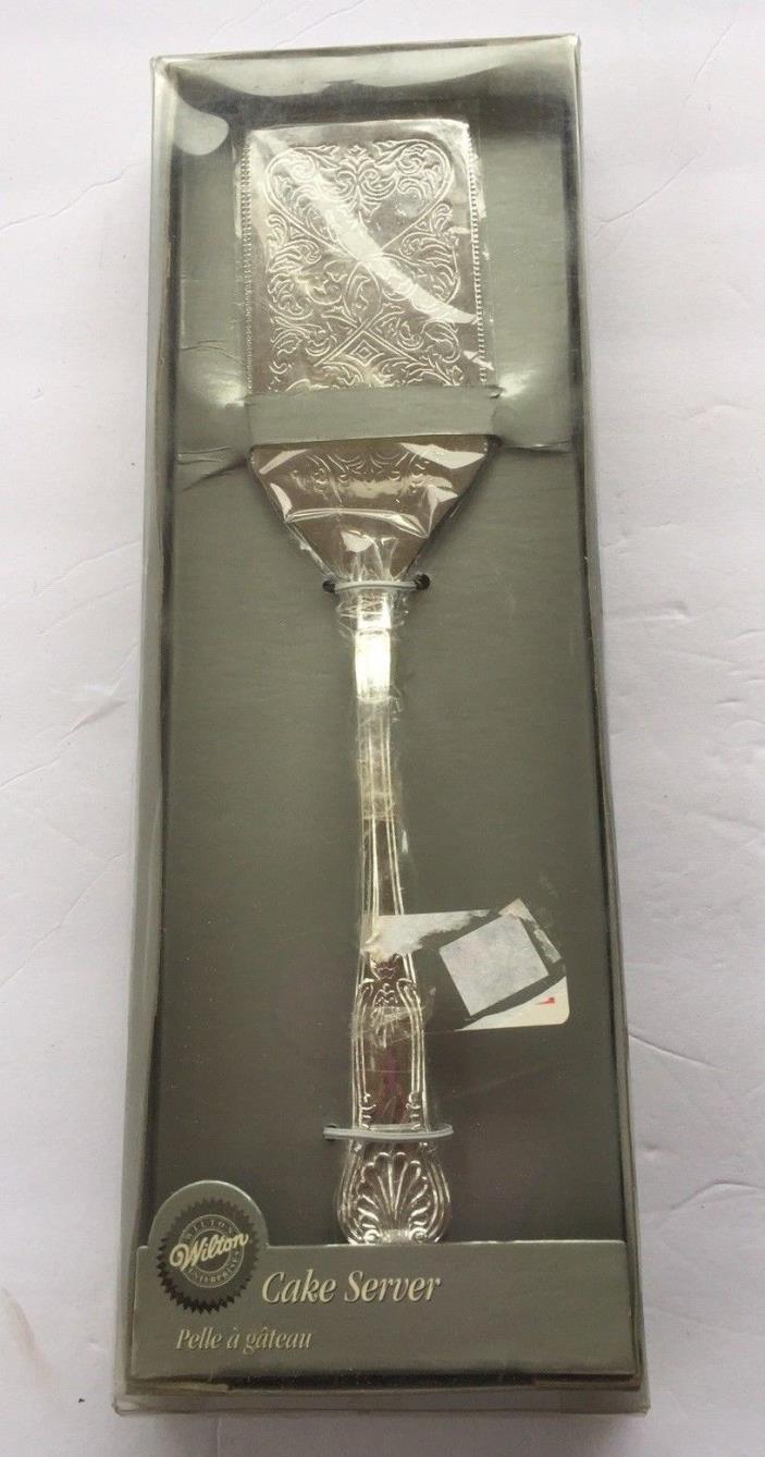 Wilton Cake Server in Original Box   E1