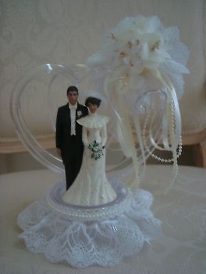 BRIDE & GROOM CAKE TOPPER WITH TWO INTERLOCKING HEARTS *SO PRETTY* NEW OLD STOCK