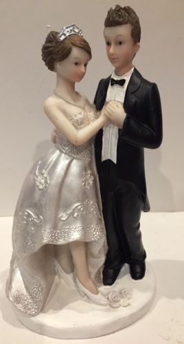 Bride & Groom Traditional Wedding Cake Topper Centerpiece Resin Decoration