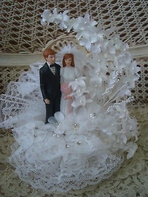 ELEGANT BRIDGE & GROOM WEDDING CAKE TOPPER WITH BEAUTIFUL FLOWERS & RHINESTONES