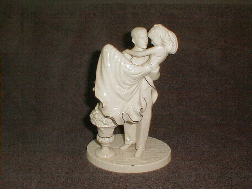 LENOX WEDDING PROMISES Bride and Groom Figurines SWEPT AWAY CAKE TOPPER 9 1/4