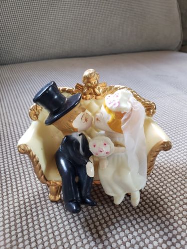 1970 Vintage Wilton Plastic Wedding Cake Topper Bride and Groom Kissing on Couch