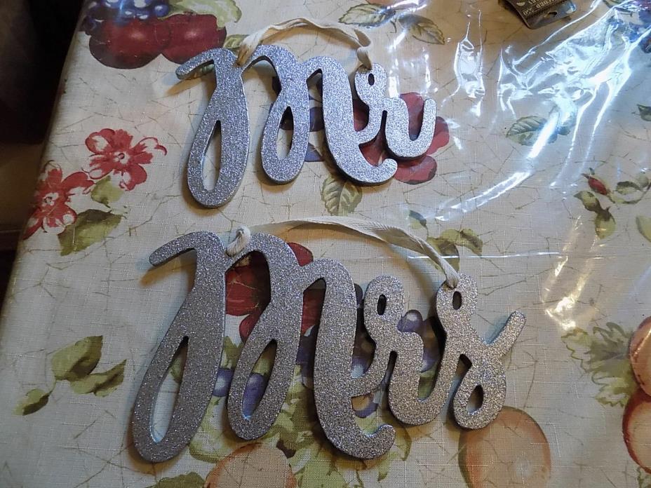 MR AND MRS WEDDING WOODEN SEAT SIGNS IN SILVER GLITTER