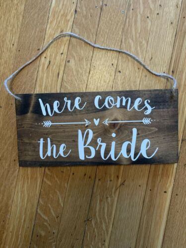 Here Comes the Bride Sign Wood And Twine