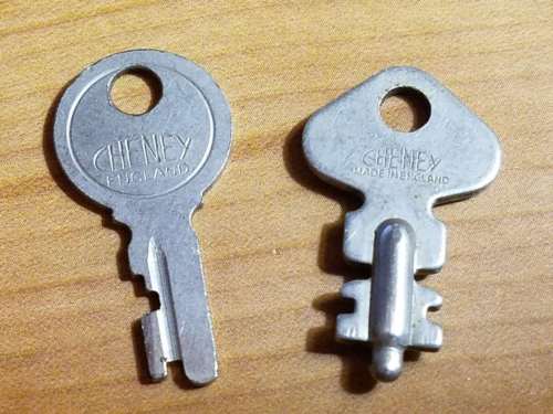 Lot of 2 Vintage Cheney England Luggage Keys,33,Lock UK