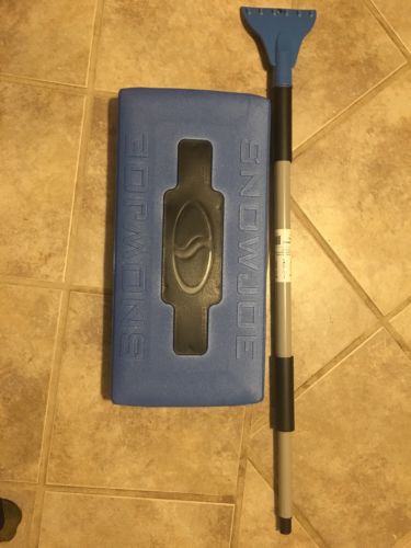 Snow Joe SJBLZD 18-Inch Snow Broom Snow Removal Tool w/52-Inch Compact Handle.