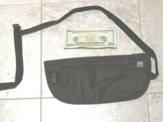 $30 EMS Eastern Mountain Sports Money Belt Passport Credit Card ID Holder Black