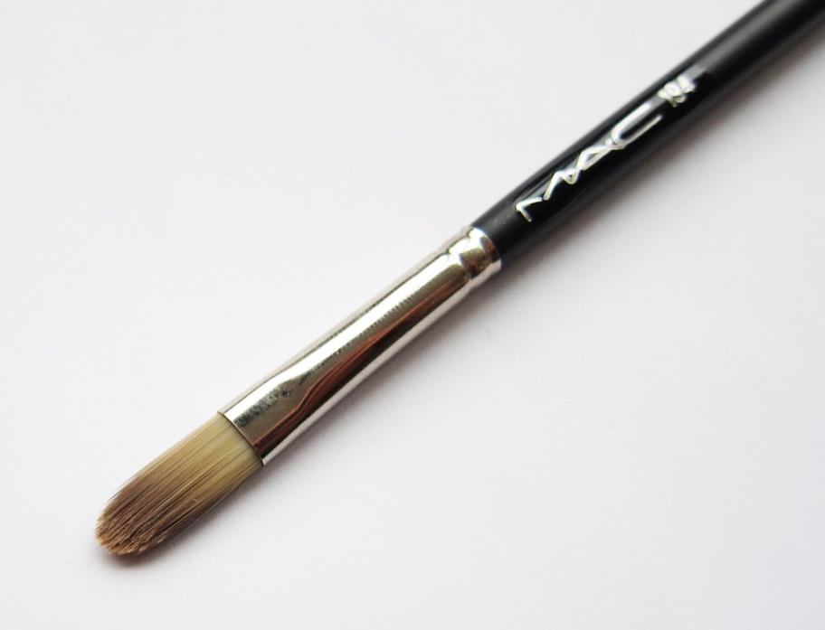 MAC 194 CONCEALER BRUSH - NEW IN SLEEVE - FULL SIZE - DISCONTINUED