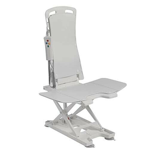 Belllavita bathlift chair in new condition. Overall Dimensions: 32.6 inches