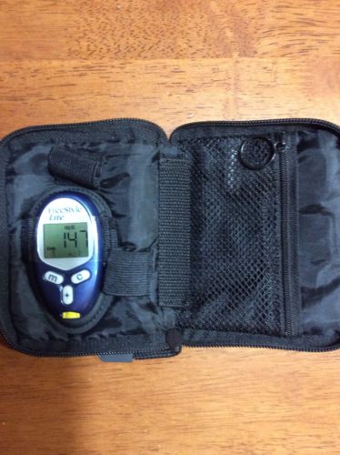 Freestyle Lite Blood Glucose Monitor And Case