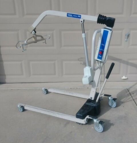 Invacare Reliant 450 Electric Patient Lift w/ Battery, and Sling but No Charger
