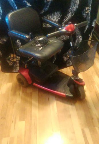 PRIDE MOBILITY 3 WHEEL   GO GO  ELECTRIC SCOOTER